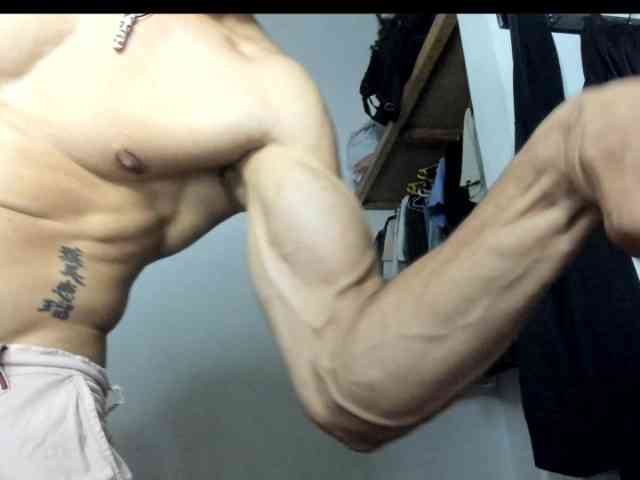 aquiles19 Live Webcam on BongaCams
