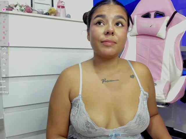 Alicethunder webcam