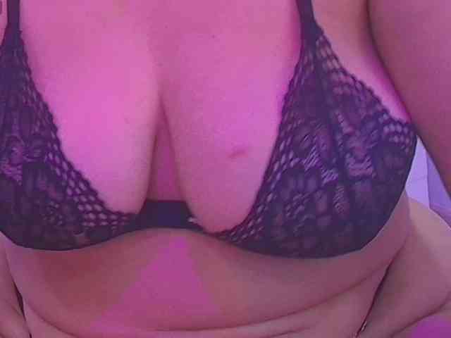 यह मॉडल अभी लाइव है. ScarlettMyers1