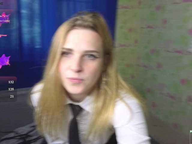 ElinaPantsoff live cam on BongaCams