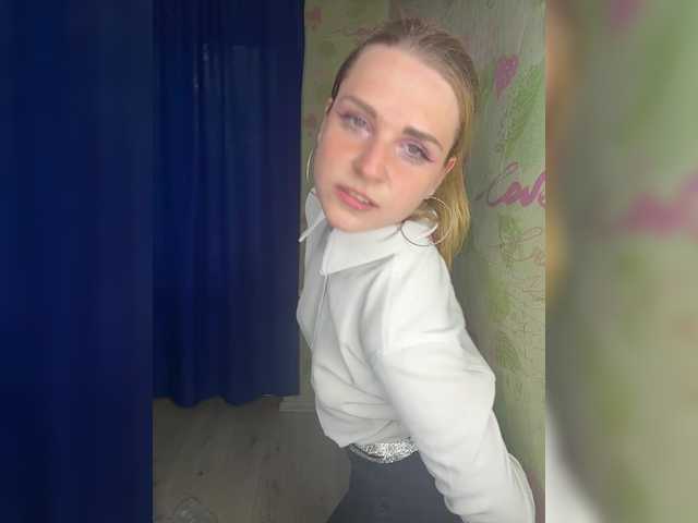 ElinaPantsoff live cam on BongaCams