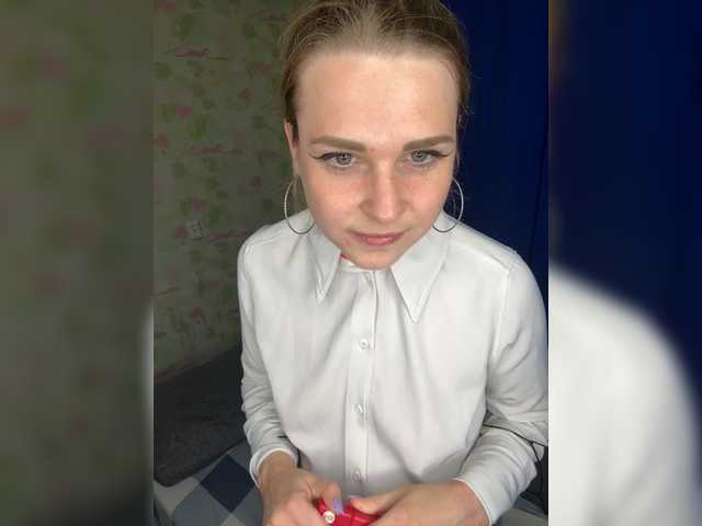 ElinaPantsoff live cam on BongaCams