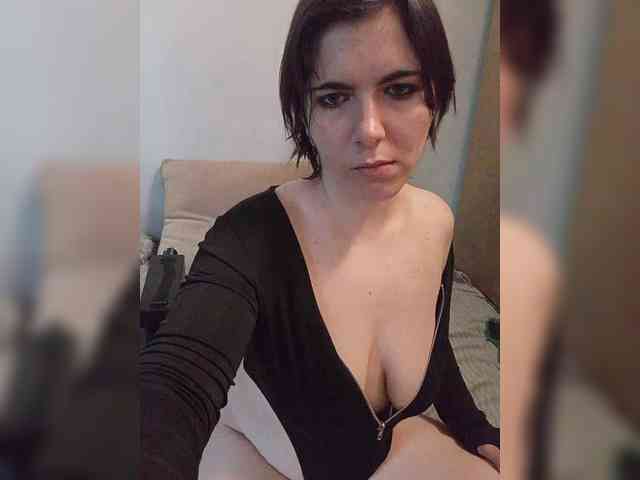 Model ini sedang live sekarang. shurshuraY