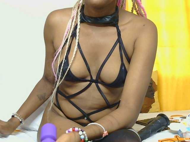 SaucyAngels live cam on BongaCams