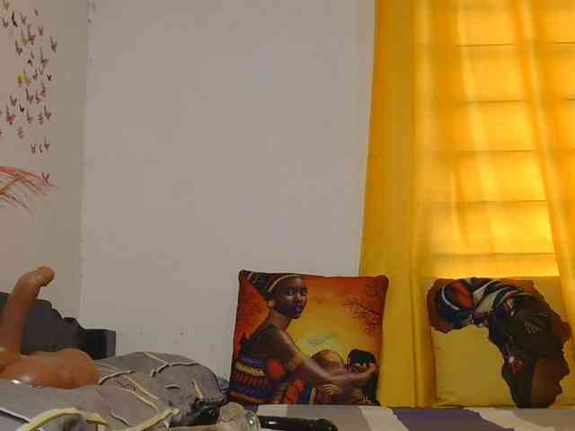 SaucyAngels webcam