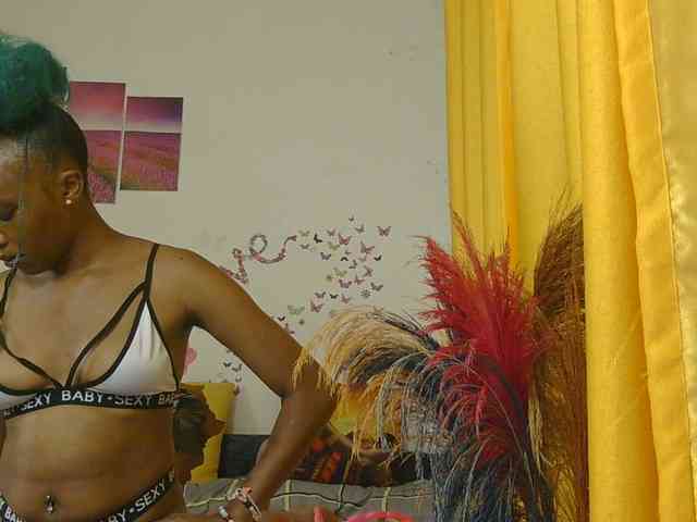 SaucyAngels webcam
