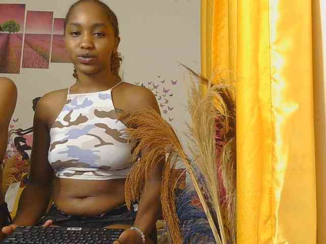 SaucyAngels webcam
