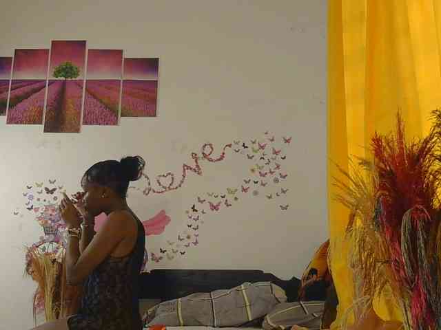 SaucyAngels webcam