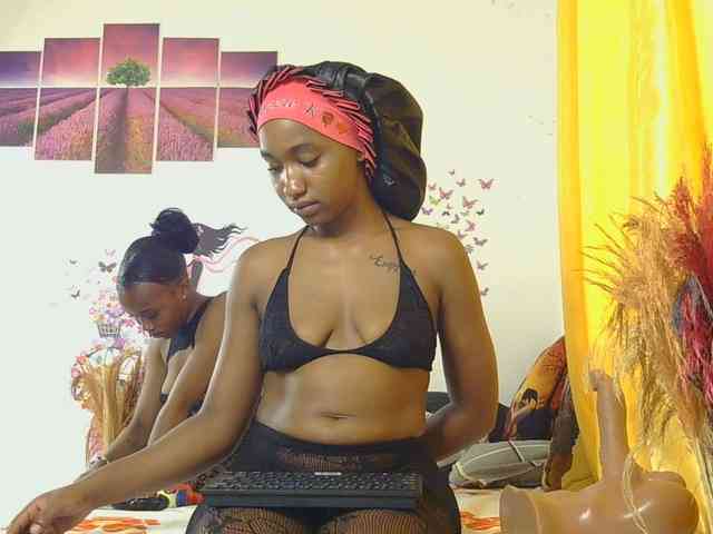 SaucyAngels webcam