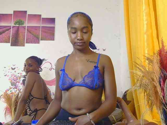 SaucyAngels webcam