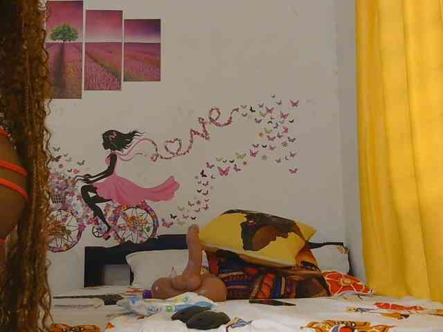 SaucyAngels webcam