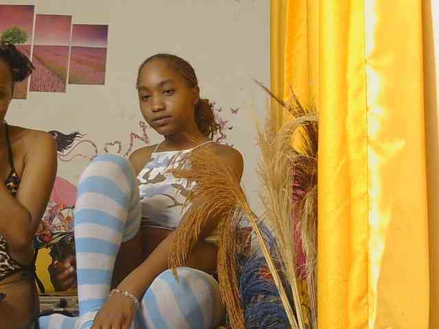 SaucyAngels webcam