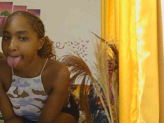 SaucyAngels webcam