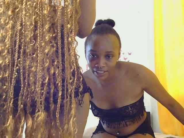 SaucyAngels webcam