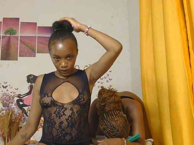 SaucyAngels webcam
