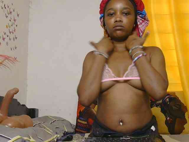 SaucyAngels webcam