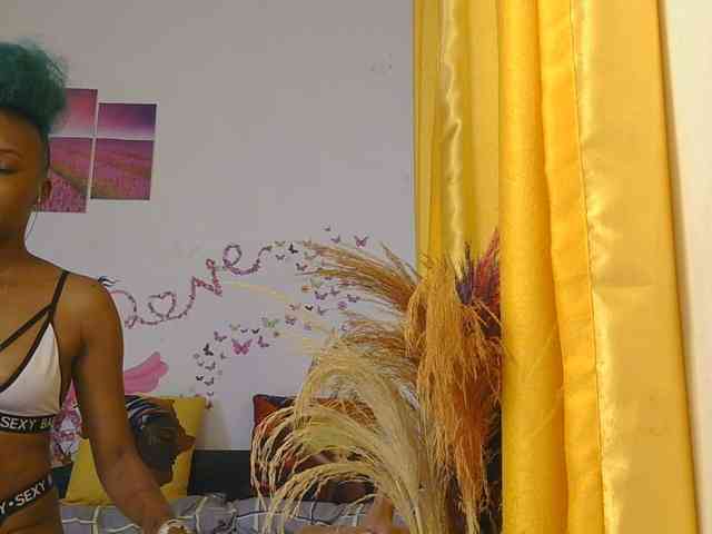 SaucyAngels webcam