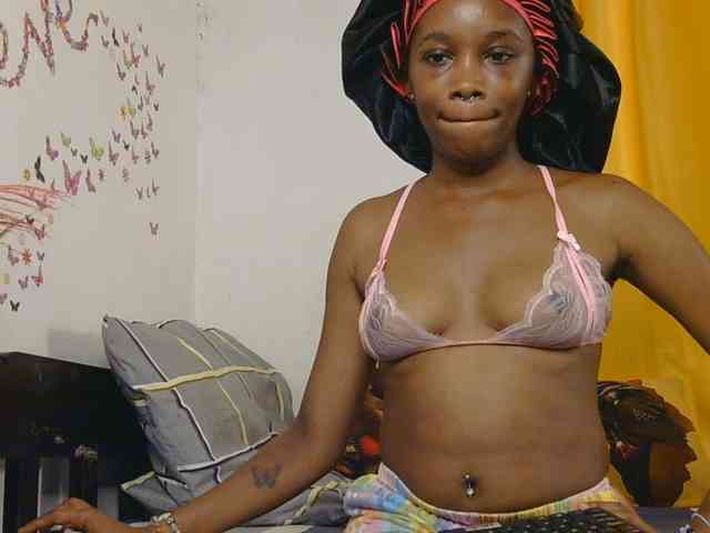 SaucyAngels webcam