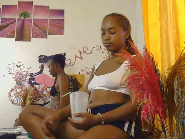 SaucyAngels webcam