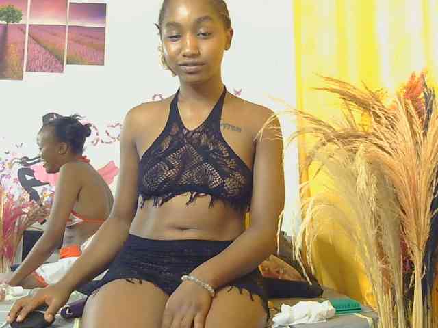 SaucyAngels webcam