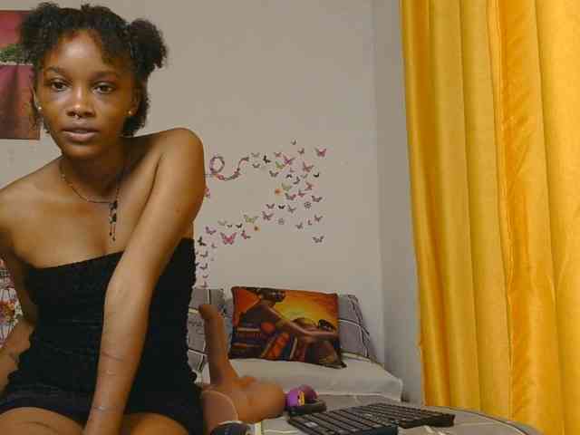 SaucyAngels webcam