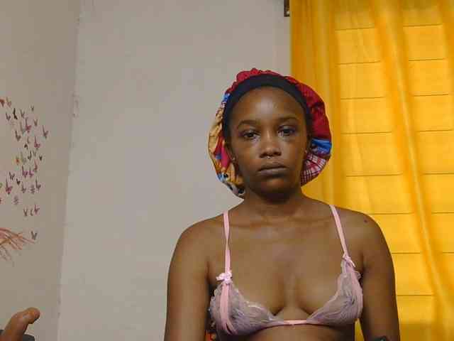 SaucyAngels webcam