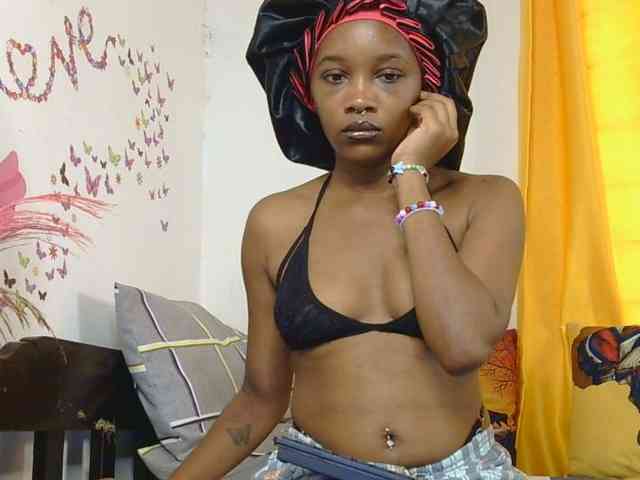 SaucyAngels webcam