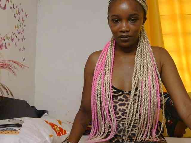 SaucyAngels webcam