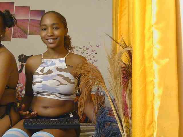 SaucyAngels webcam