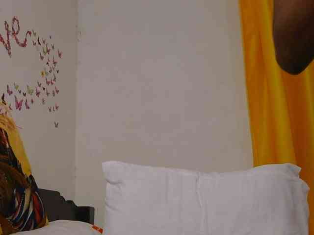 SaucyAngels webcam