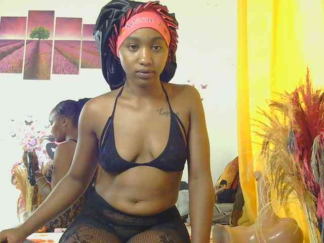 SaucyAngels webcam