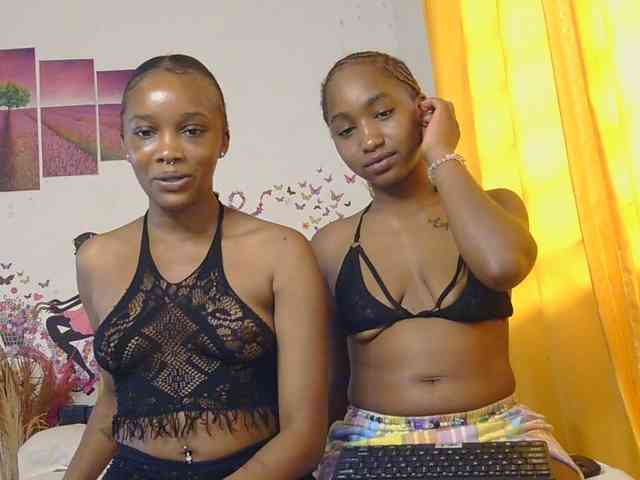 SaucyAngels webcam