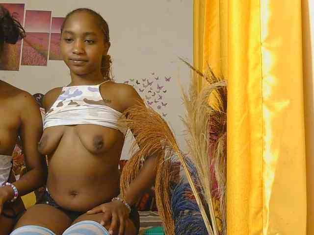 SaucyAngels webcam