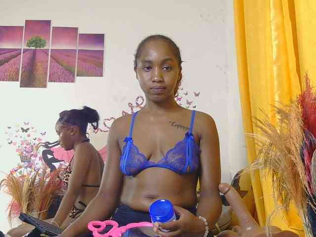 SaucyAngels webcam