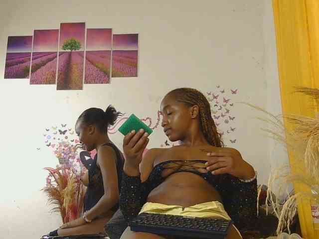 SaucyAngels webcam