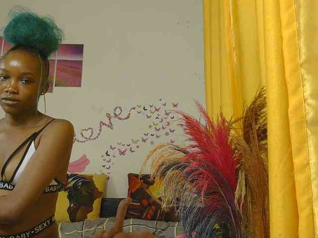 SaucyAngels webcam