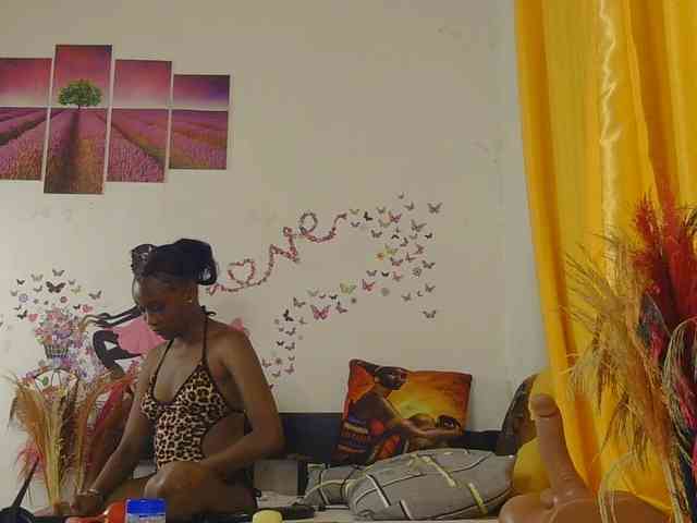 SaucyAngels webcam