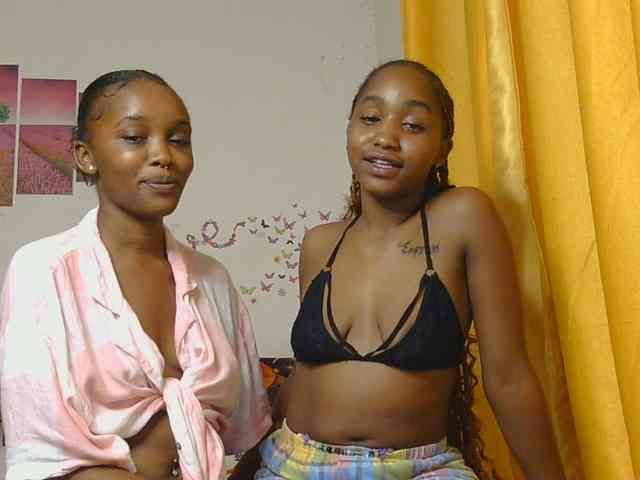 SaucyAngels webcam