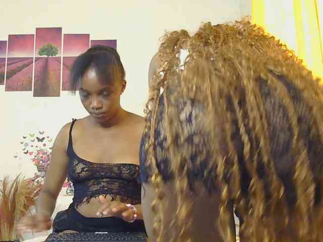 SaucyAngels webcam