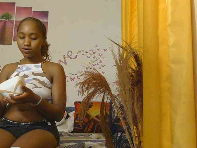 SaucyAngels webcam