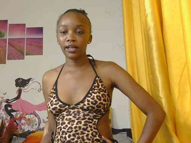 SaucyAngels webcam