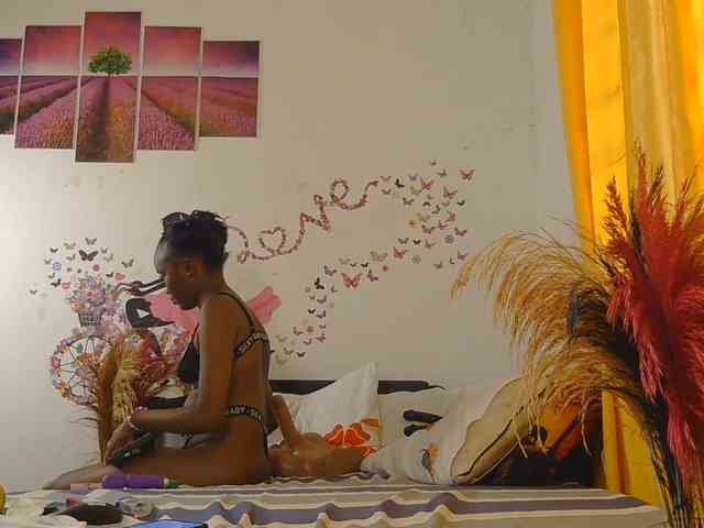 SaucyAngels webcam