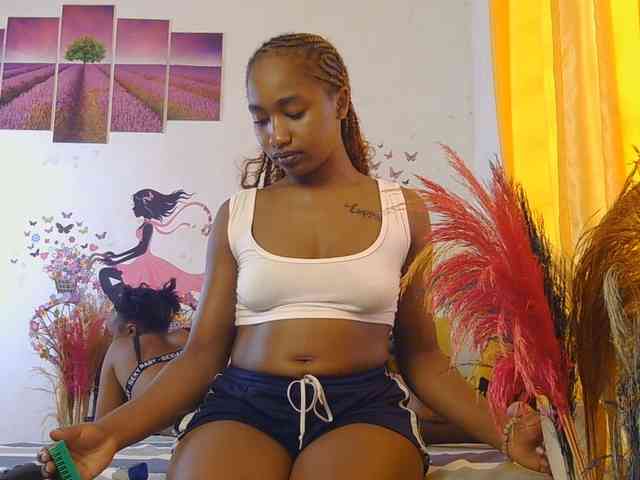 SaucyAngels webcam