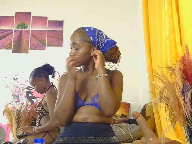 SaucyAngels webcam