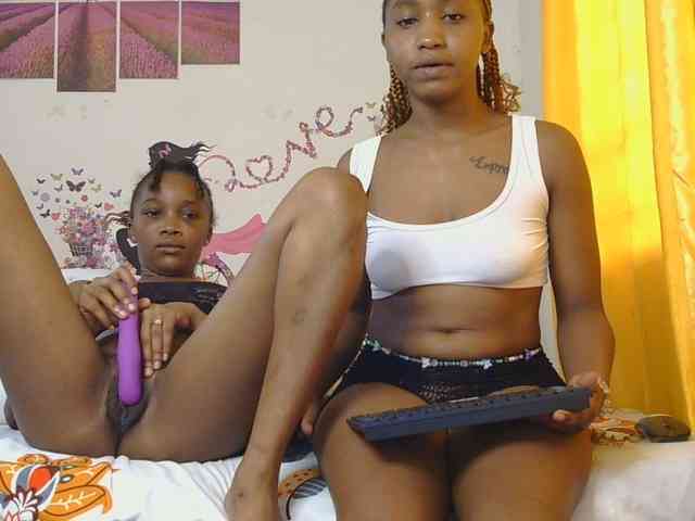 SaucyAngels webcam