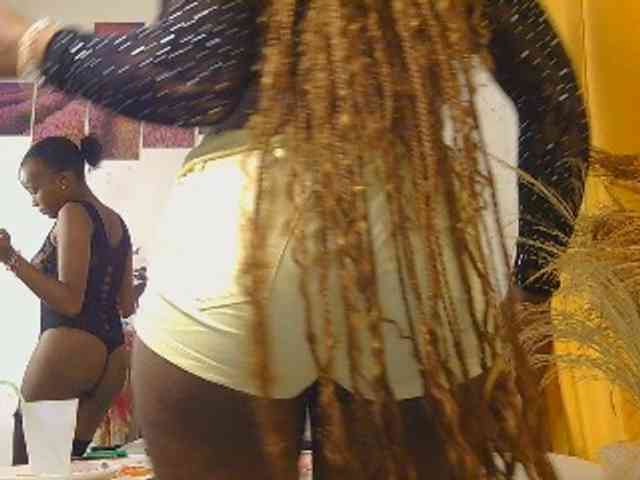 SaucyAngels webcam