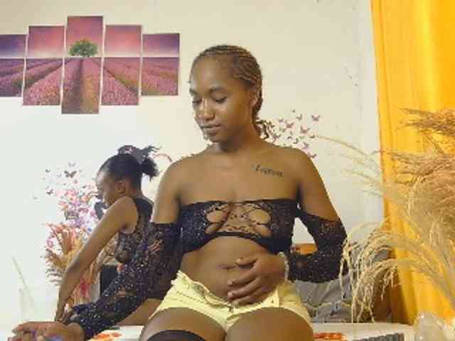 SaucyAngels webcam