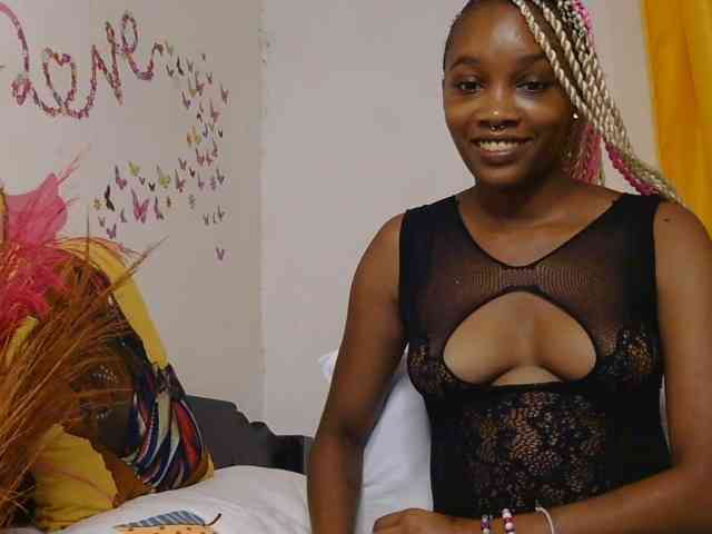 SaucyAngels webcam