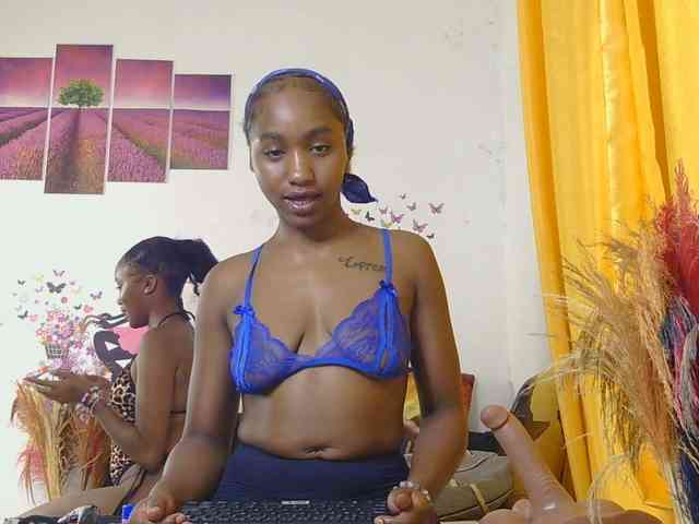 SaucyAngels webcam