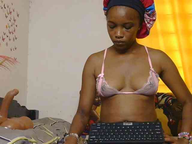 SaucyAngels webcam